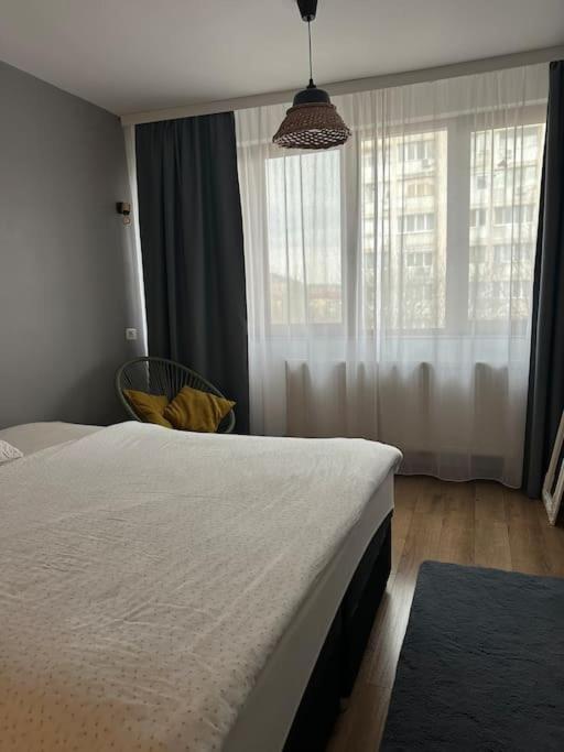 1 Room Apartment- Self Check In 24H Resita Extérieur photo