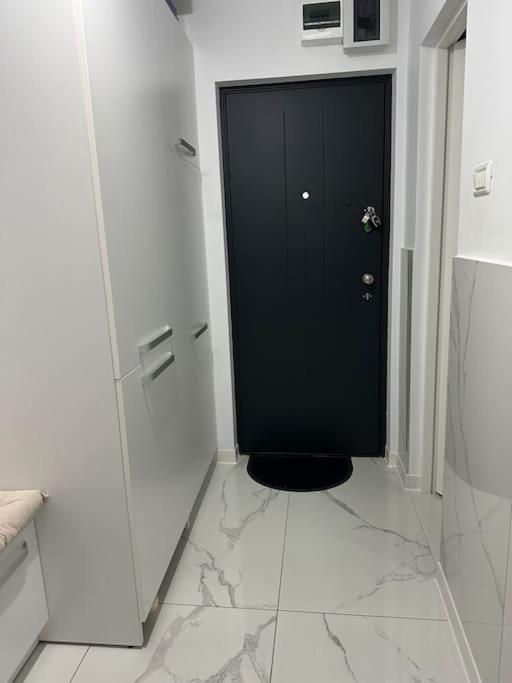 1 Room Apartment- Self Check In 24H Resita Extérieur photo